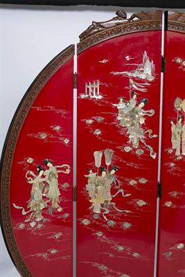 Lot 115 - A JAPANESE STYLE RED LACQUERED MOON SCREEN