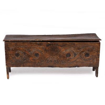 Lot 177 - AN ANTIQUE OAK SIX PLANK COFFER