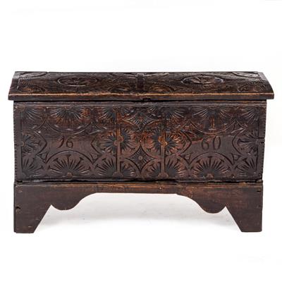 Lot 178 - A SMALL SIZE ANTIQUE OAK COFFER