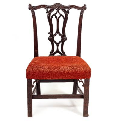 Lot 259 - A GEORGE III CHIPPENDALE STYLE MAHOGANY DINING CHAIR