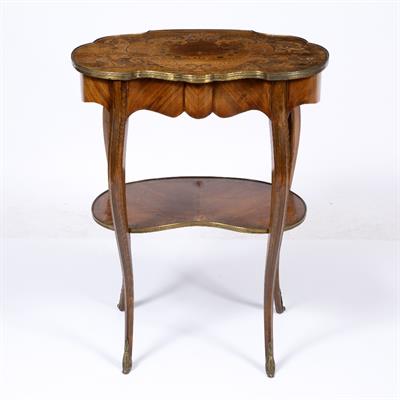 Lot 279 - AN EARLY 20TH CENTURY CONTINENTAL WALNUT KIDNEY SHAPED TWO TIER OCCASIONAL TABLE