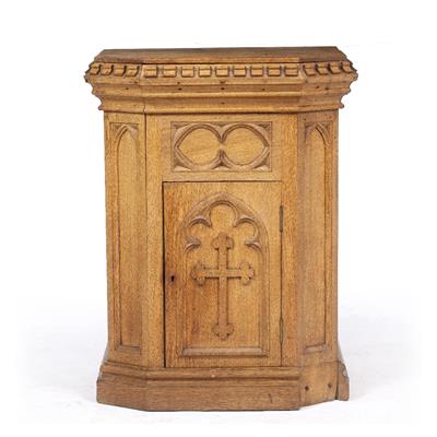 Lot 314 - A VICTORIAN OAK GOTHIC REVIVAL PLINTH