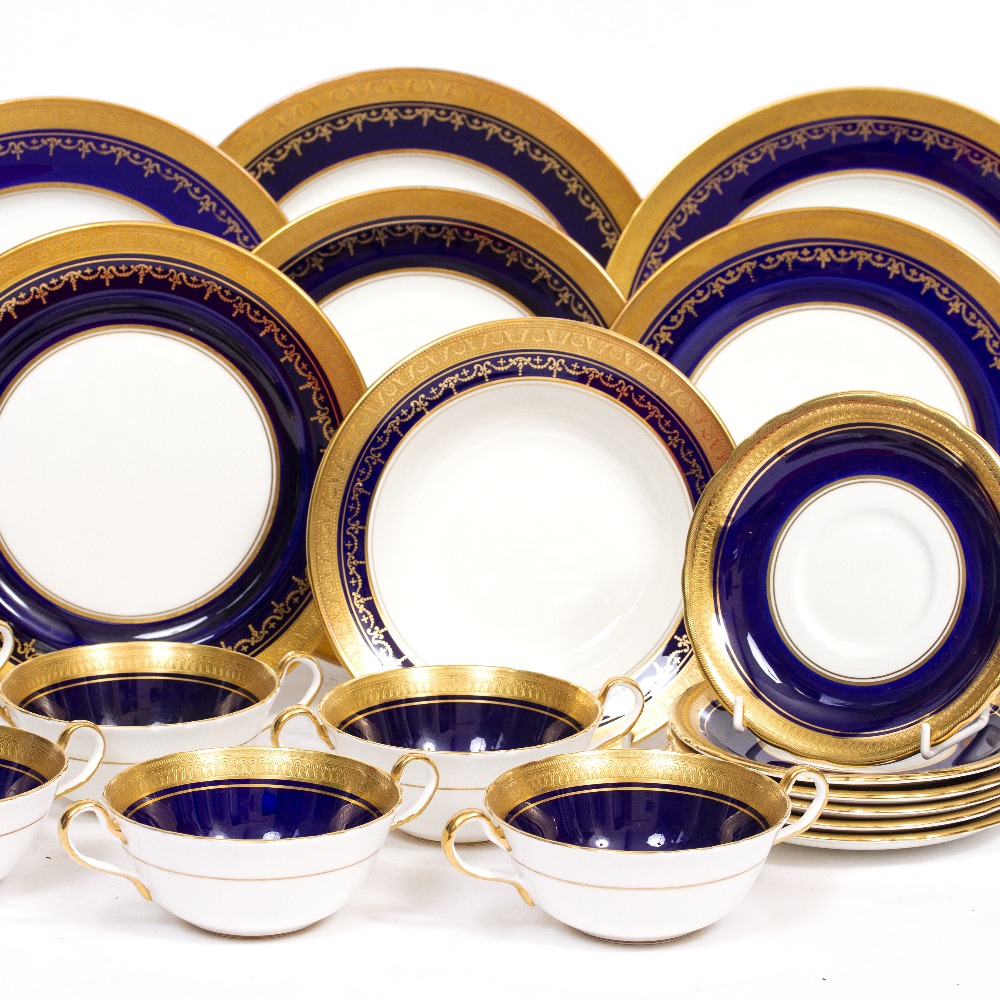 Lot 330 - AN AYNSLEY GEORGIAN COBALT PATTERN DINNER SERVICE