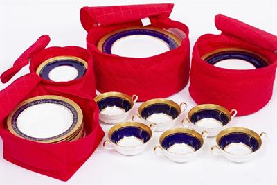 Lot 330 - AN AYNSLEY GEORGIAN COBALT PATTERN DINNER SERVICE