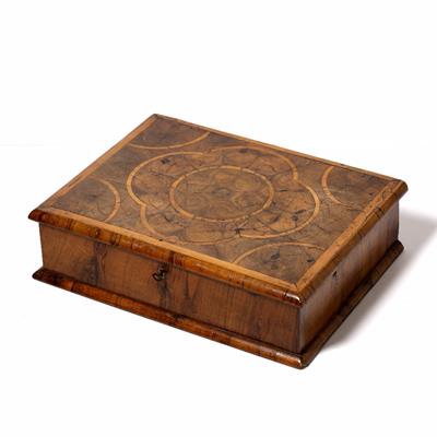 Lot 344 - AN EARLY 18TH CENTURY WALNUT LACE BOX