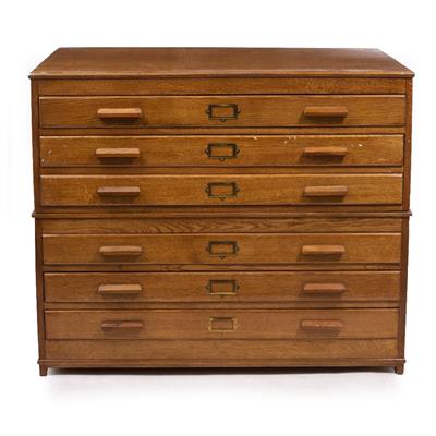 Lot 351 - AN EARLY TO MID 20TH CENTURY OAK PLAN CHEST