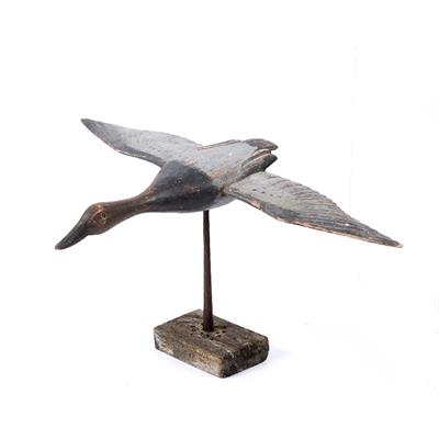 Lot 376 - A CARVED PAINTED FOLK ART WOODEN SCULPTURE OF A FLYING DUCK