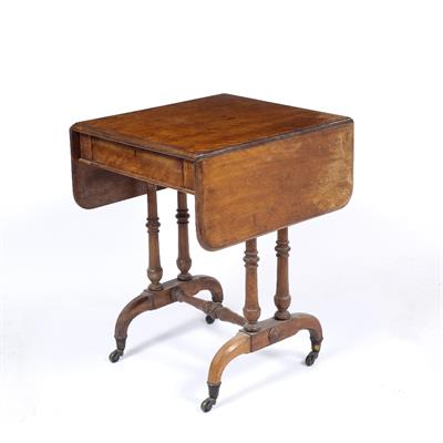 Lot 419 - A VICTORIAN MAHOGANY DROP LEAF TABLE