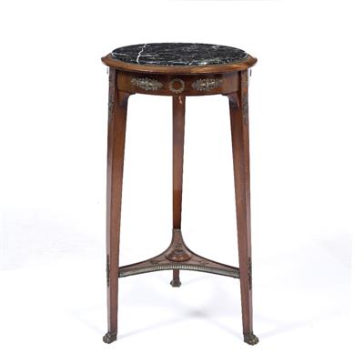 Lot 420 - AN EMPIRE STYLE MAHOGANY TORCHIERE OR STAND