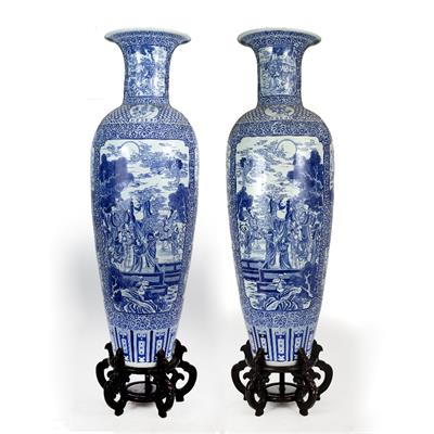 Lot 424 - A PAIR OF VERY LARGE CHINESE BLUE AND WHITE FLOOR VASES