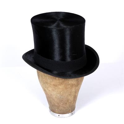 Lot 428 - AN OLD BLACK SILK TOP HAT