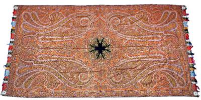 Lot 429 - A 19TH CENTURY PAISLEY SHAWL