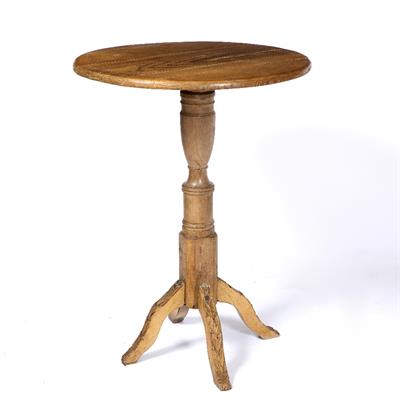 Lot 475 - A PINE OR POSSIBLY CHESTNUT CIRCULAR OCCASIONAL TABLE