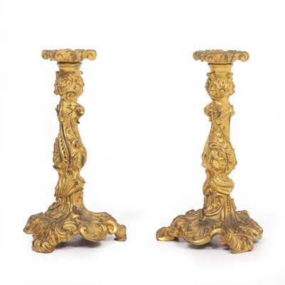 Lot 492 - A PAIR OF ROCOCO STYLE ORMOLU CANDLESTICKS