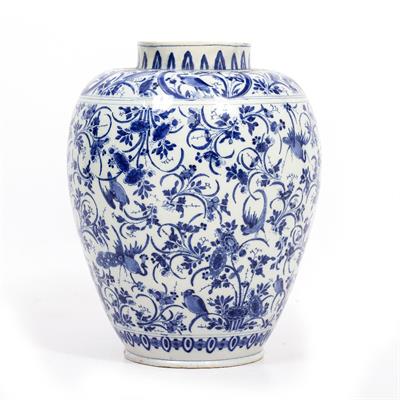 Lot 501 - AN 18TH CENTURY DUTCH DELFT BLUE AND WHITE JAR