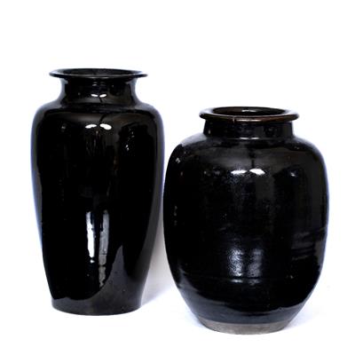 Lot 520 - A BLACK GLAZED ORIENTAL VASE