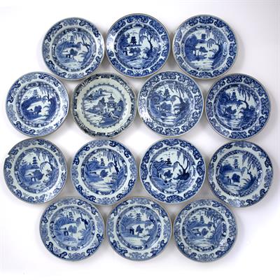 Lot 7 - Set of thirteen export blue and white plates
