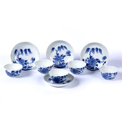 Lot 13 - Group of five blue and white tea bowls