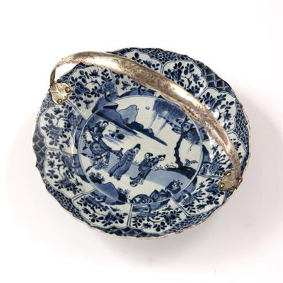 Lot 19 - Blue and white dish