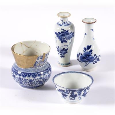 Lot 44 - Group of four blue and white pieces