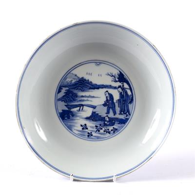 Lot 49 - Blue and white dish