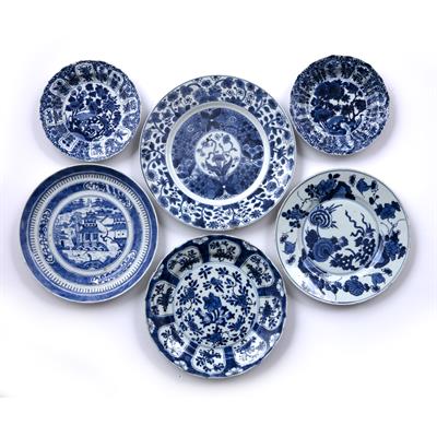 Lot 53 - Pair of blue and white small dishes