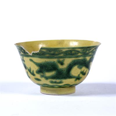 Lot 63 - Yellow ground green enamelled 'Dragon' bowl