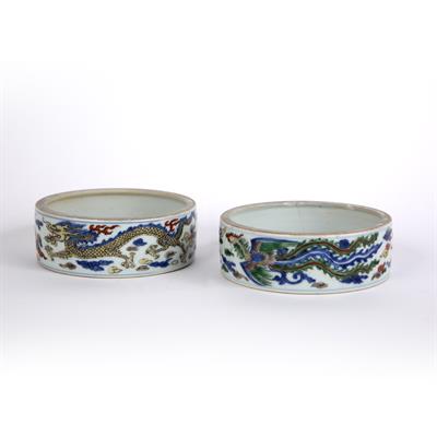 Lot 69 - Pair of wucai decorated brush washers