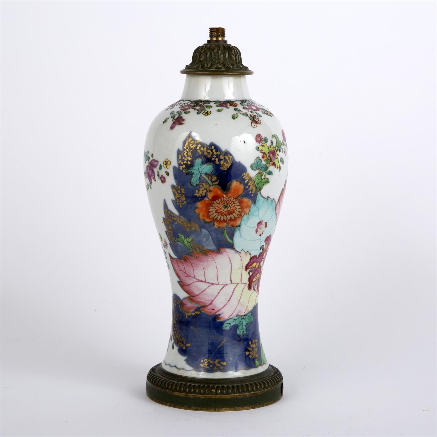 Lot 83 - Tobacco leaf vase