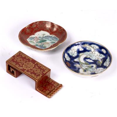 Lot 92 - Three porcelain pieces