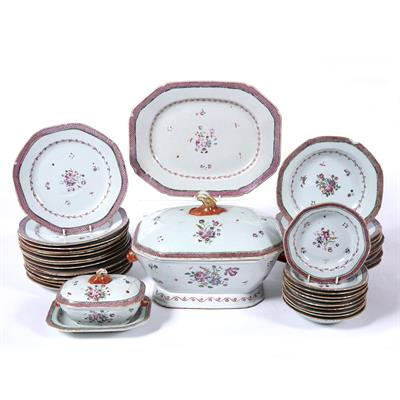 Lot 121 - Export porcelain famille rose part dinner service