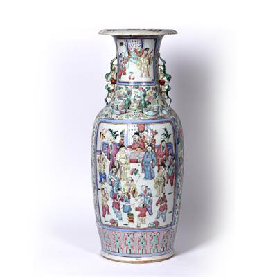 Lot 133 - Canton famille rose vase