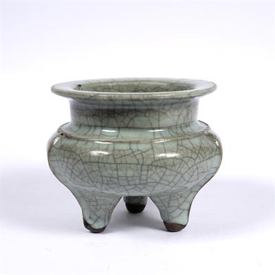 Lot 136 - Crackleware celadon censer