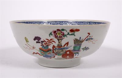 Lot 140 - Famille rose bowl