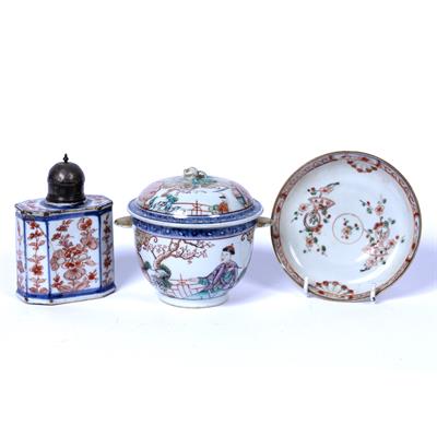 Lot 143 - Porcelain export ecuelle and cover