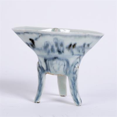 Lot 190 - Blue and white porcelain libation cup