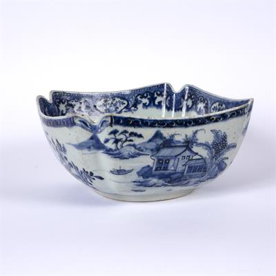 Lot 194 - Square blue and white porcelain bowl