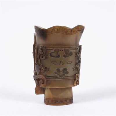 Lot 212 - Flattened oviform horn libation cup