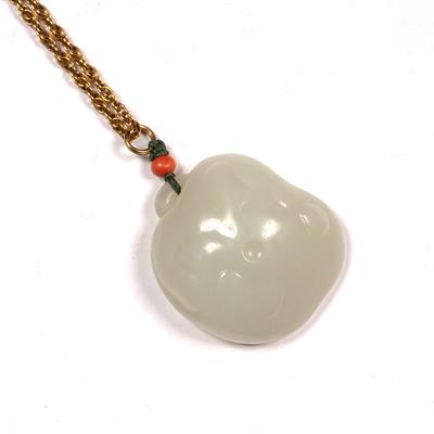 Lot 218 - White jade pendant