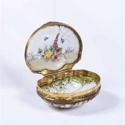 Lot 230 - Canton enamel shell shape box and cover