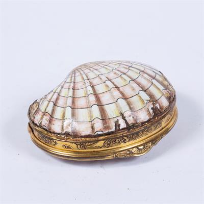 Lot 230 - Canton enamel shell shape box and cover