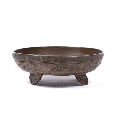 Lot 280 - Bronze cover for an archaistic tripod vessel