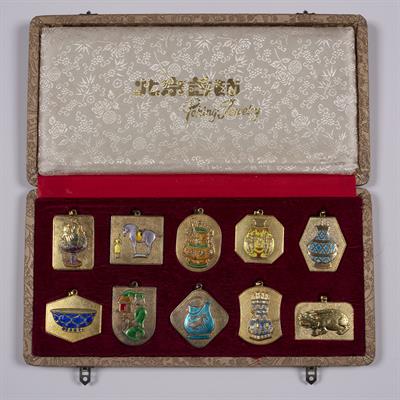 Lot 291 - Ten boxed plaques