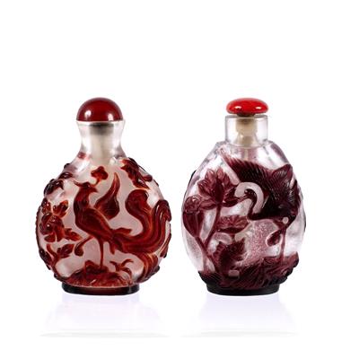 Lot 296 - Ruby red overlay snuff bottle