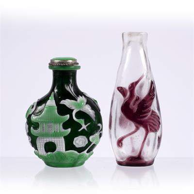 Lot 297 - Green and white double overlay snuff bottle