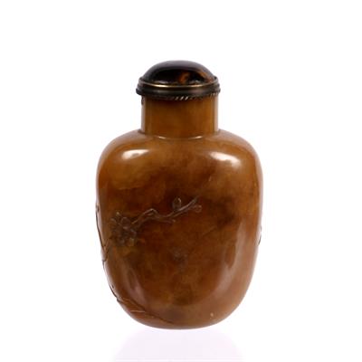 Lot 301 - Amber jade snuff bottle