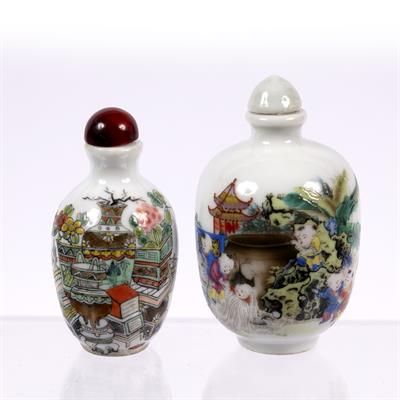 Lot 302 - Famille rose flower vase snuff bottle