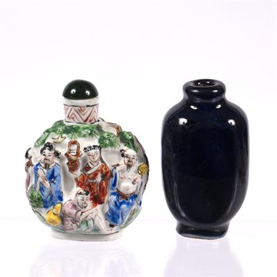 Lot 303 - Porcelain moulded snuff bottle