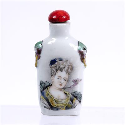 Lot 305 - Porcelain snuff bottle