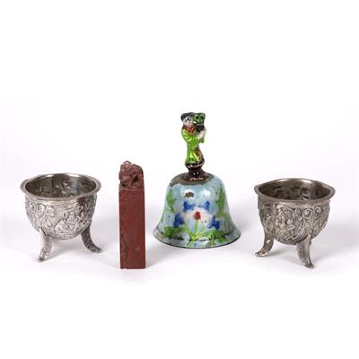 Lot 326 - Group of small pieces